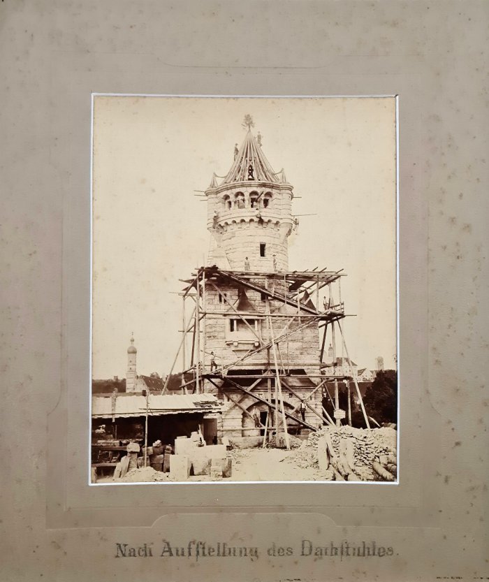 Fotografie vom Bau des Mutterturms
